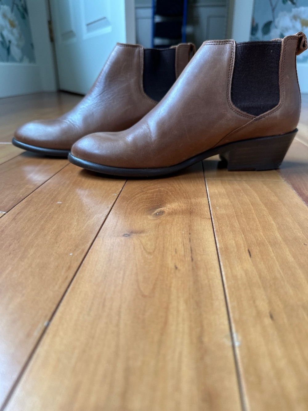 Frye Carson Chelsea leather booties cognac